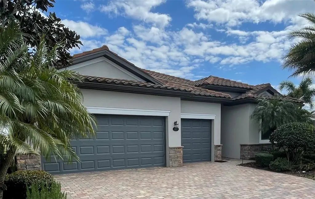 307 Whispering Palms Lane, BRADENTON