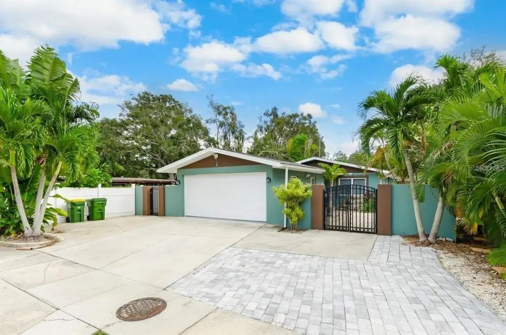 2598 Wood Street, SARASOTA