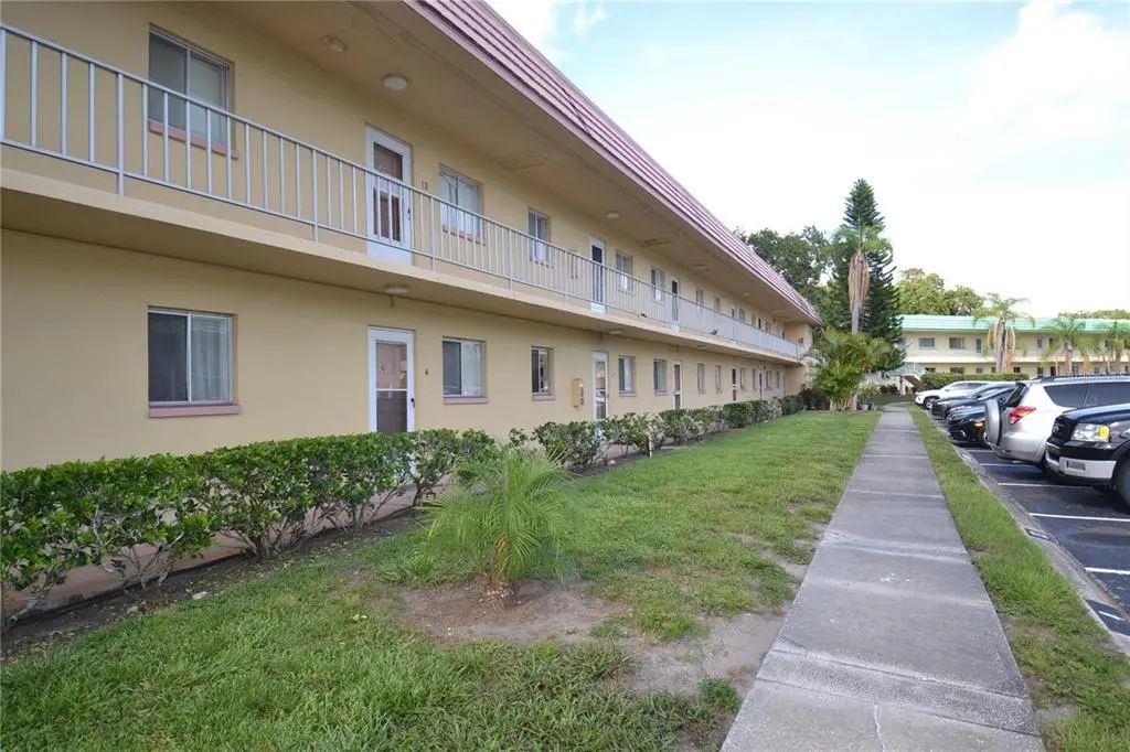 2003 Greenbriar Boulevard 4, CLEARWATER