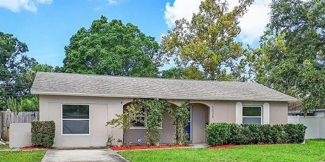 5525 Pine Circle Ne, ST PETERSBURG