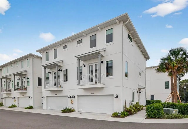 4742 Legacy Park Drive, TAMPA