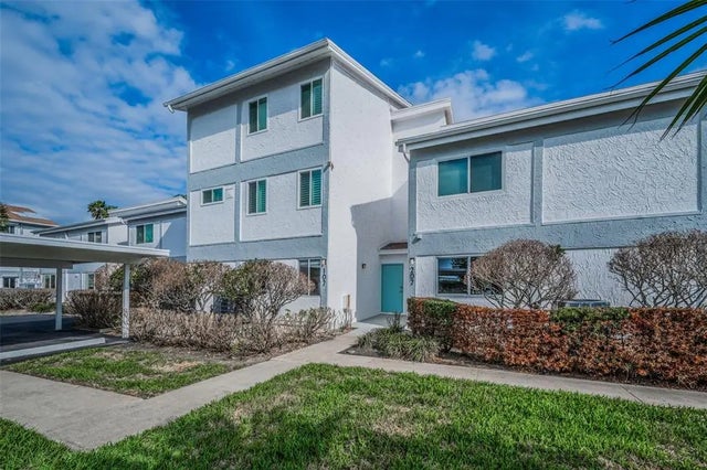 1451 Gulf Boulevard 207, CLEARWATER BEACH