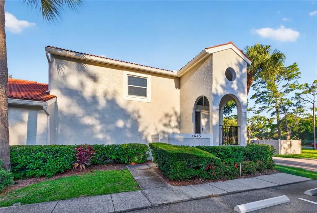 4843 Napoli Court Ne, ST PETERSBURG