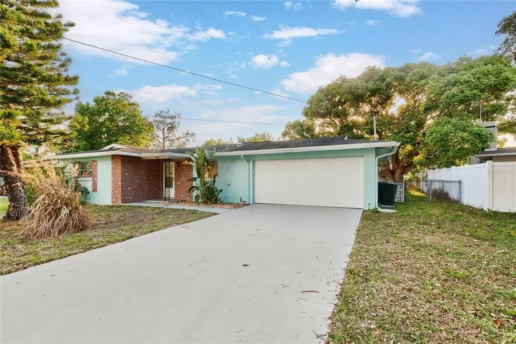 1248 Lazy Lake Road W, DUNEDIN