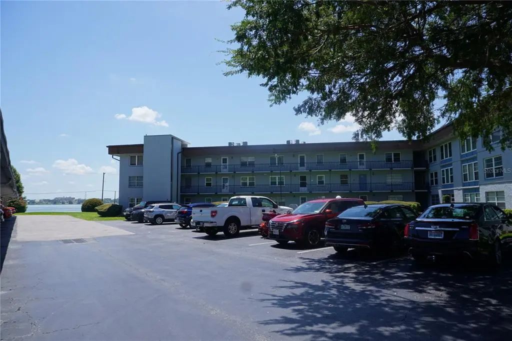 333 Lake Howard Drive Nw 303a, WINTER HAVEN