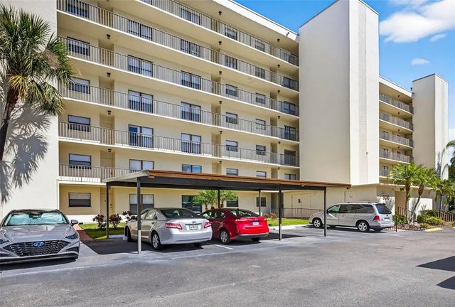 900 Cove Cay Drive 6e, CLEARWATER