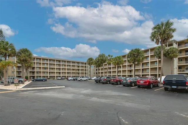 3753 Lake Bayshore Drive H305, BRADENTON