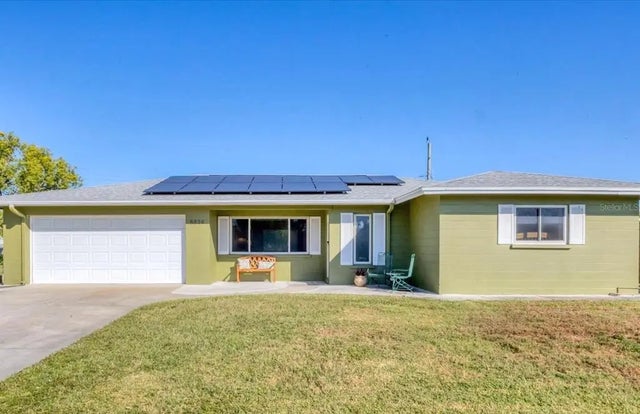 6824 Roxbury Drive, SARASOTA
