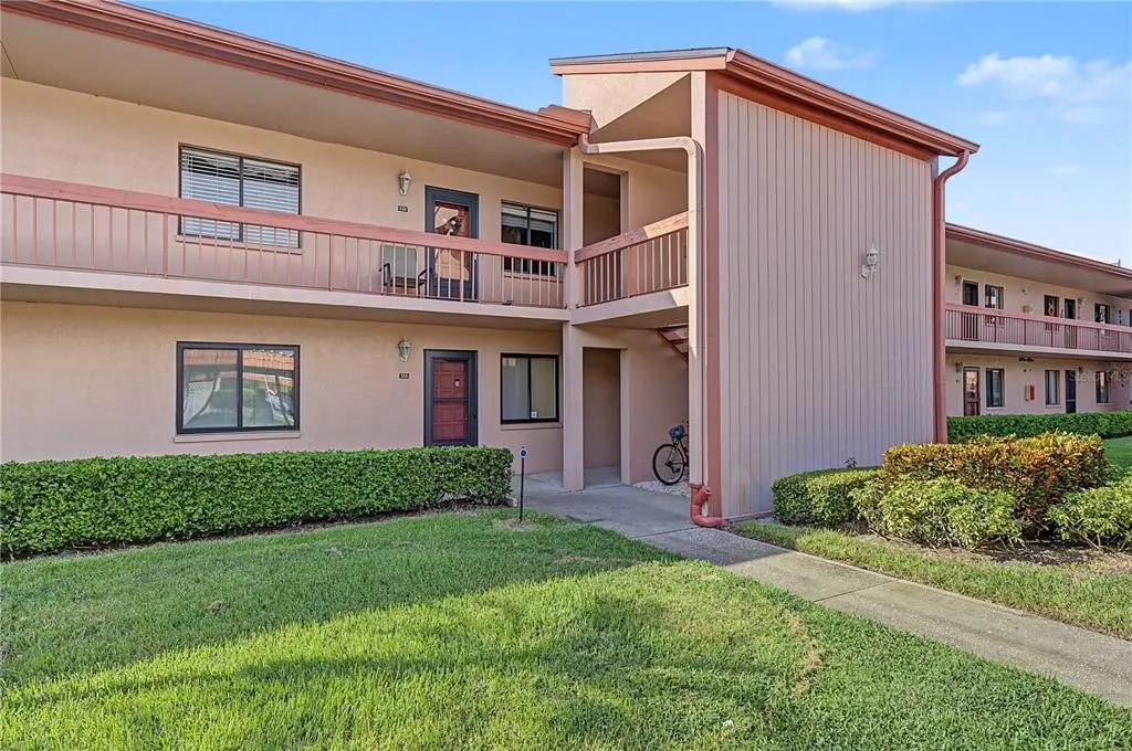 110 Lakeside Court 110, OLDSMAR