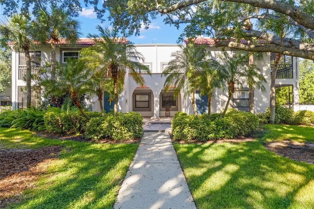 484 Santa Cruz Place Ne E, ST. PETERSBURG
