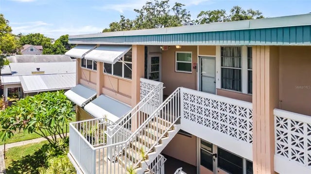 445 32nd Avenue N W301, ST PETERSBURG