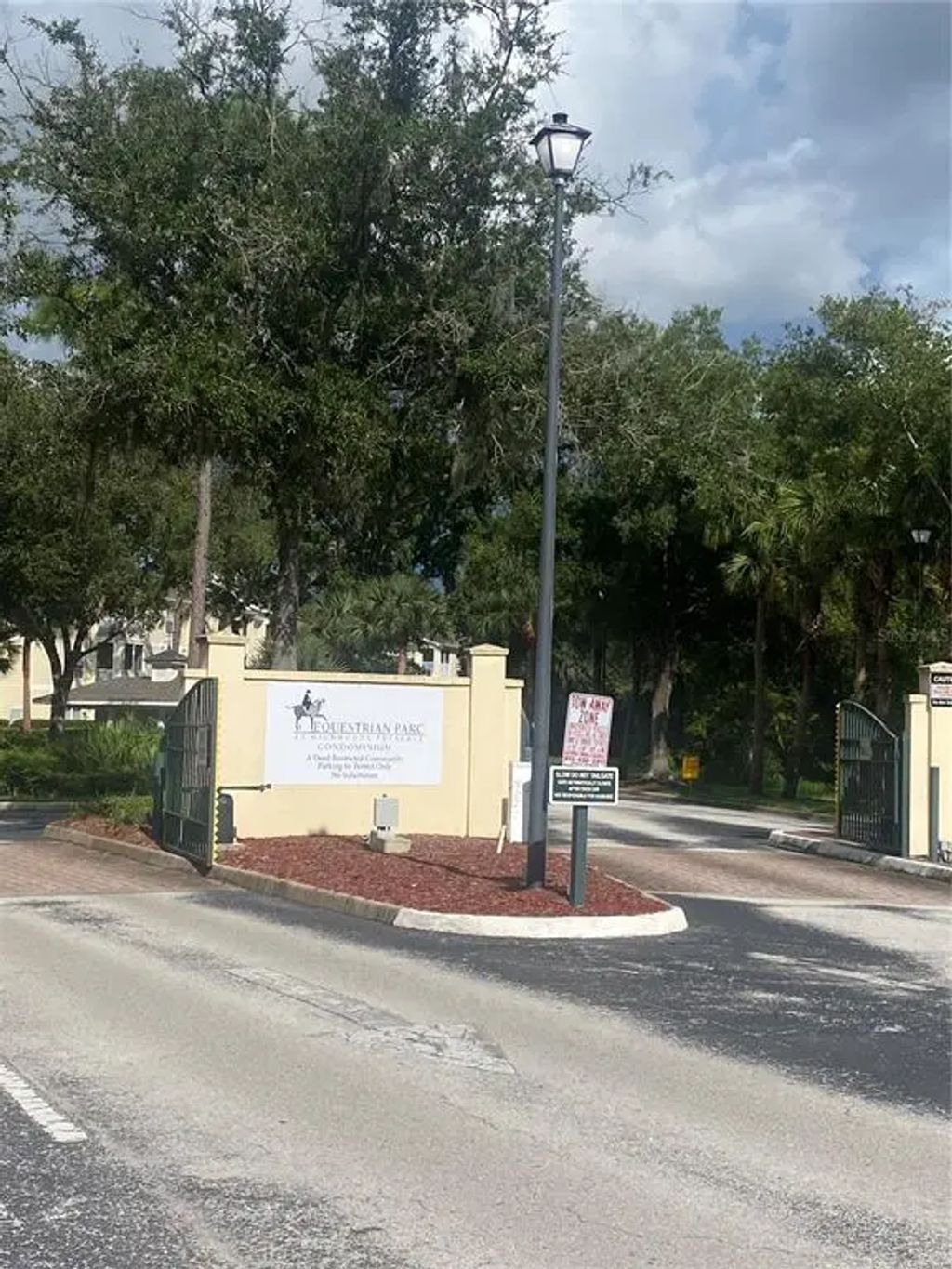 18123 Sterling Gate Circle 18123, TAMPA