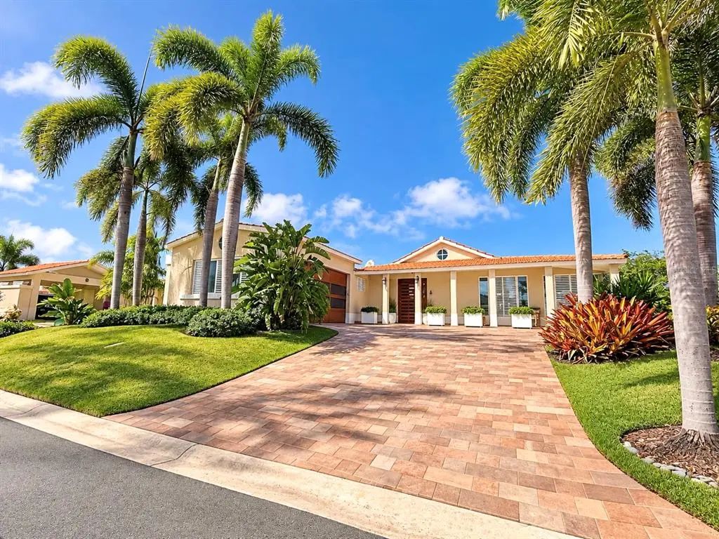 302 Camino De Los Cedros, DORADO