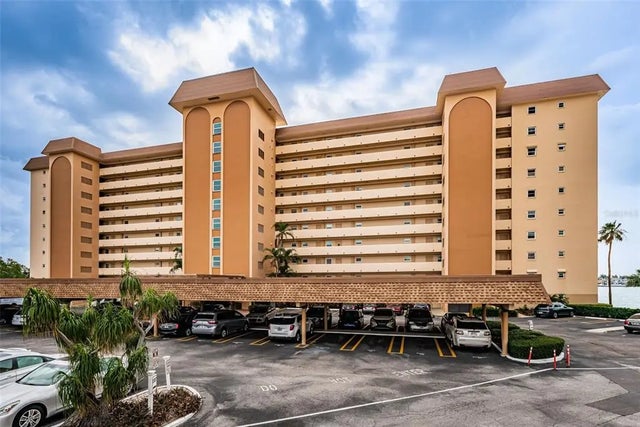 5130 Brittany Drive S 202, ST PETERSBURG