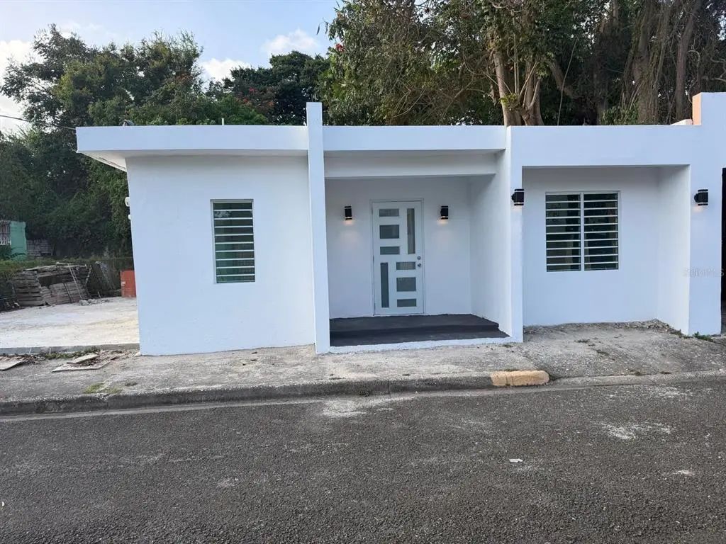 122 Bade Perez St., GUAYAMA