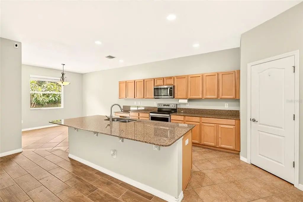 8 of 39 - 2917 Winglewood Circle, LUTZ, FL