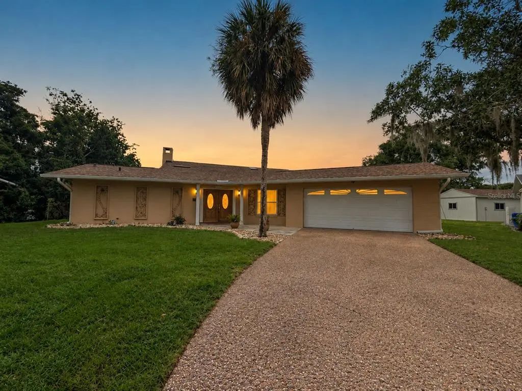 1627 Canal Court, TAVARES