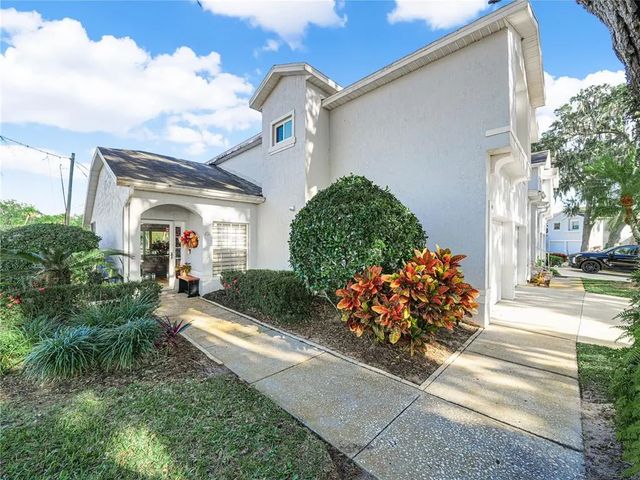 414 Eagle Ridge Drive 414, DAVENPORT