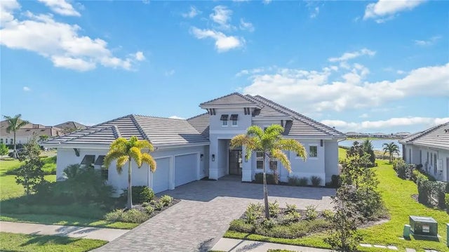 500 Blue Shell Loop, SARASOTA