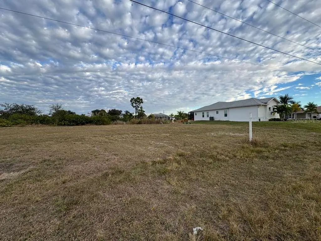 1905 Ne 18th Place, CAPE CORAL