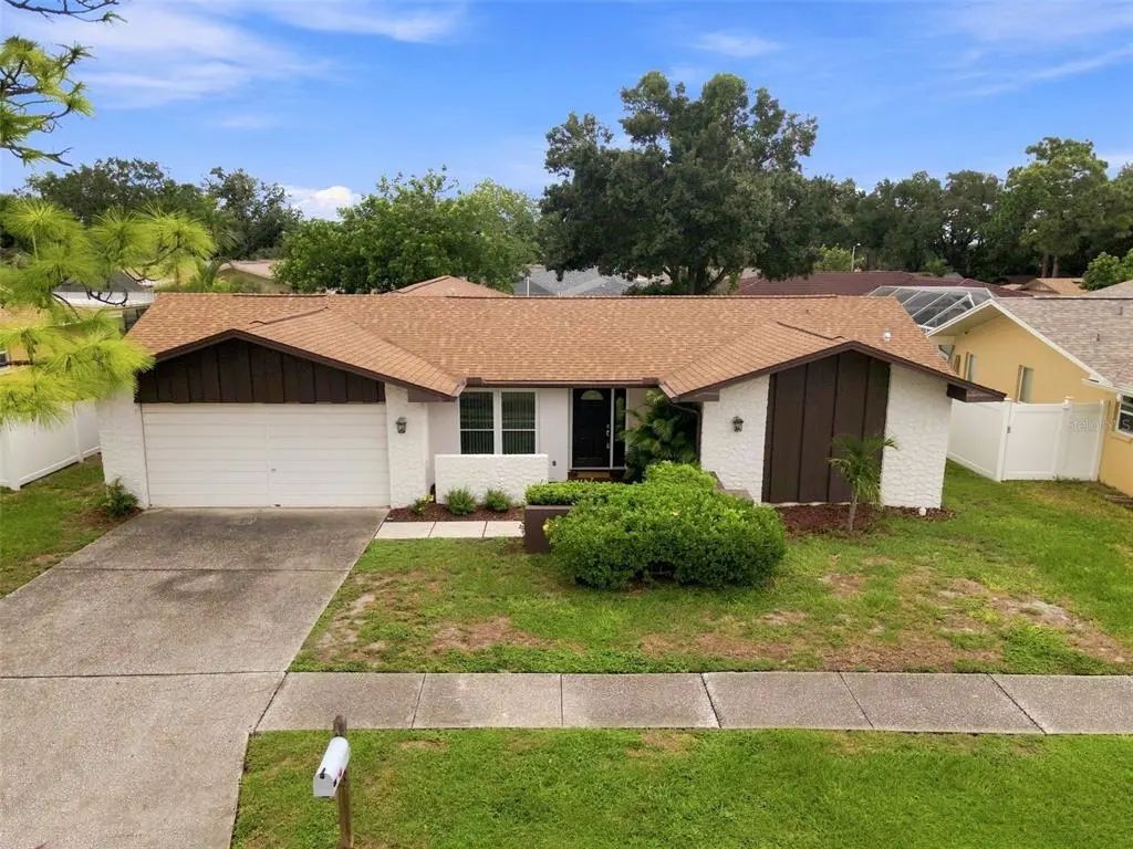 203 Hillcrest Drive, SAFETY HARBOR