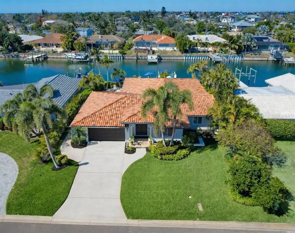 1963 Michigan Avenue Ne, ST PETERSBURG