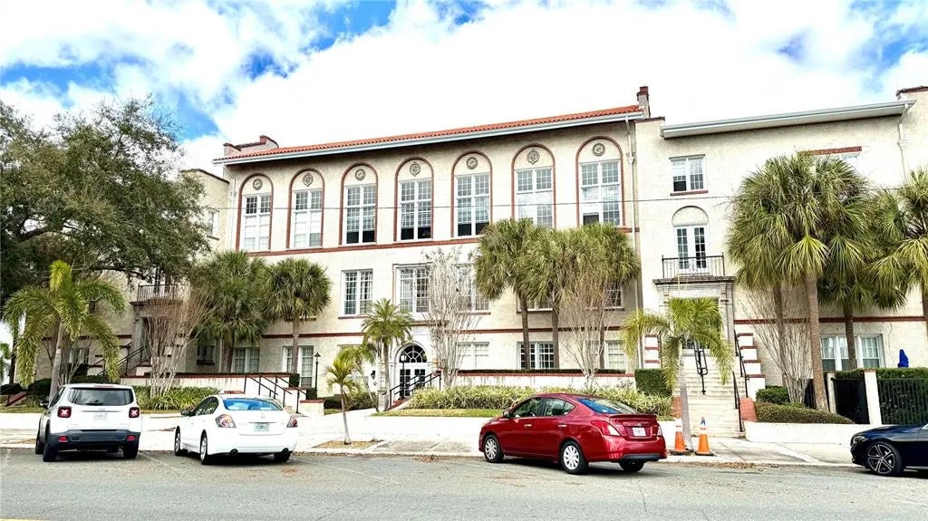 701 Mirror Lake Drive N 121, ST PETERSBURG