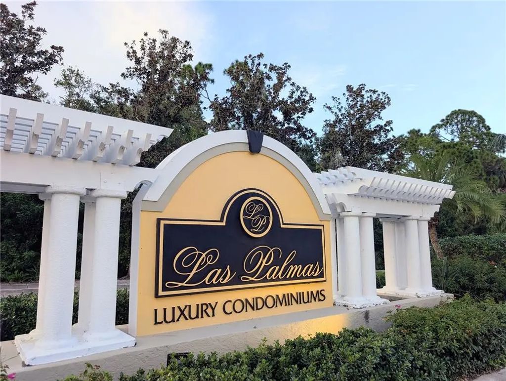 5001 Baraldi Circle 104, SARASOTA