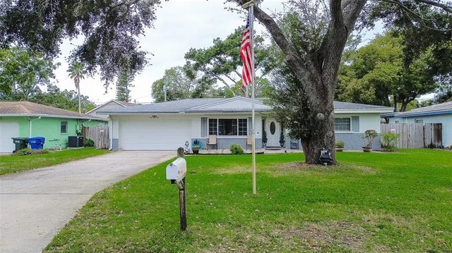 594 Deville Drive E, LARGO
