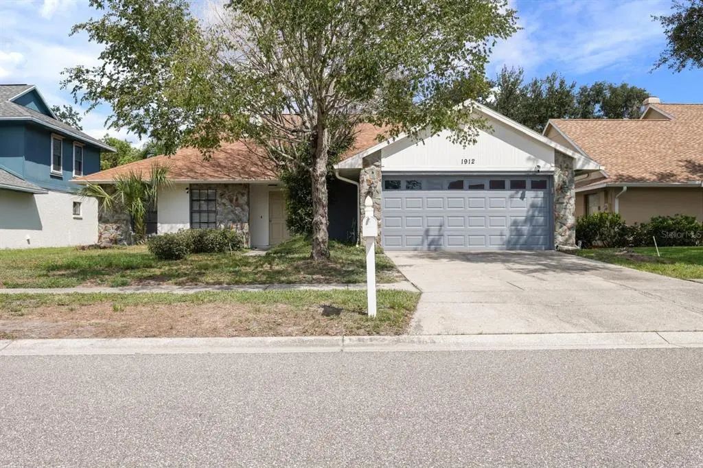 1912 Firethorn Court, BRANDON