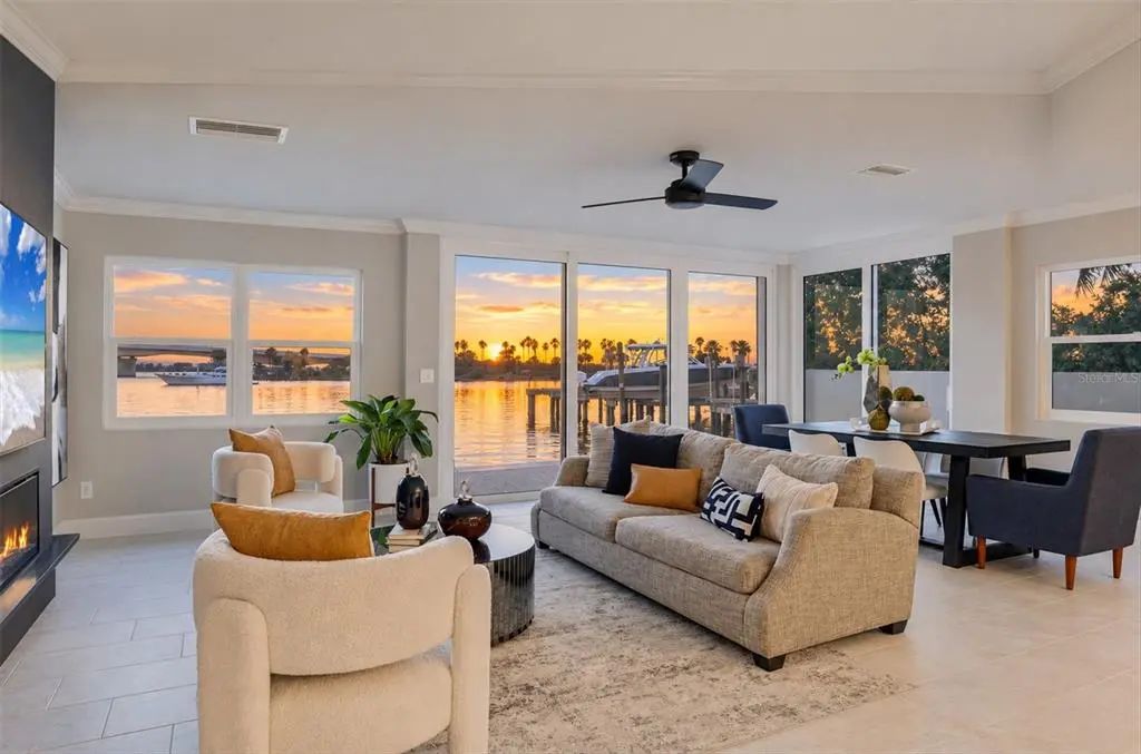 226 Golden Gate Point 12, SARASOTA