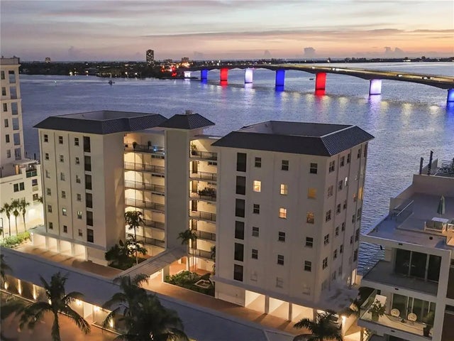 226 Golden Gate Point 12, SARASOTA