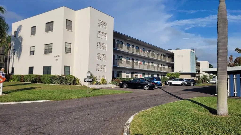 5969 Terrace Park Drive N 305, ST PETERSBURG