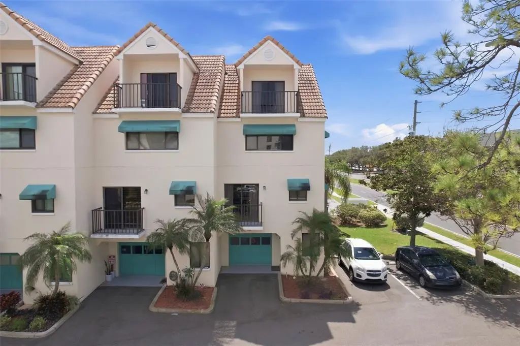 325 Island Way 101, CLEARWATER BEACH