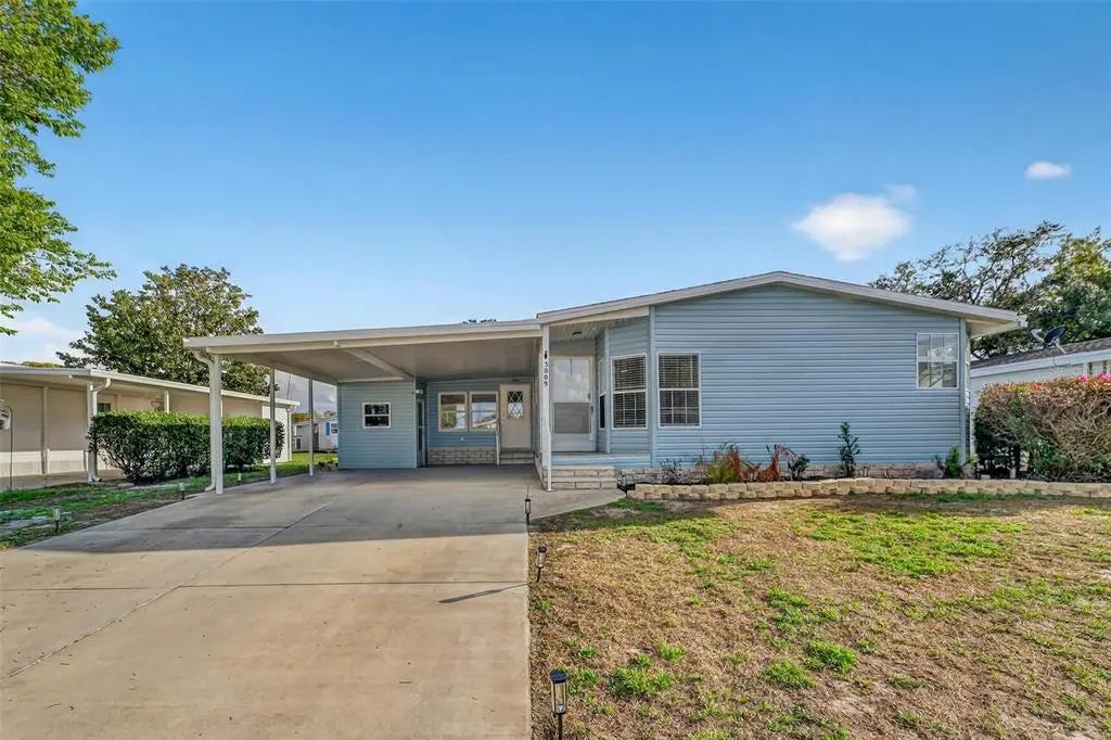 3009 Manatee Road, TAVARES