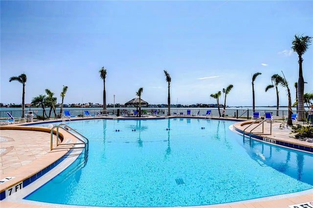 5220 Brittany Drive S 807, ST PETERSBURG