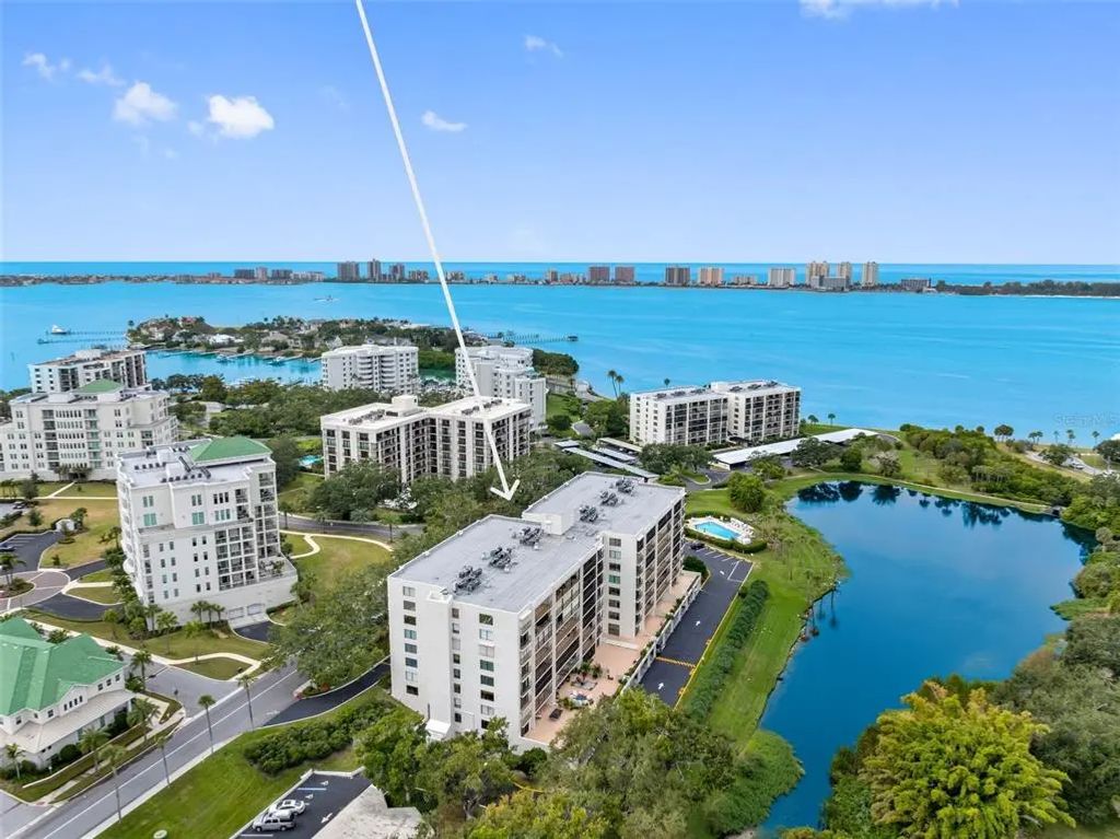220 Belleview Boulevard 412, BELLEAIR