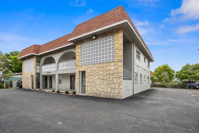 2176 Winchester Road N 4, ST PETERSBURG
