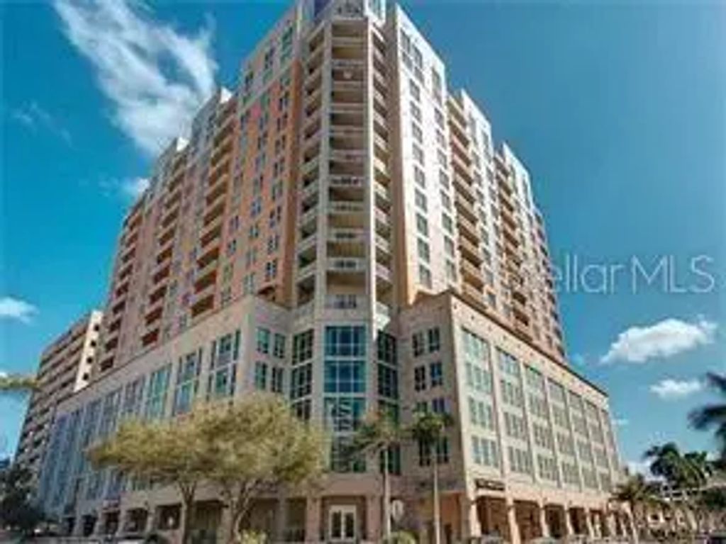 1350 Main Street 909, SARASOTA