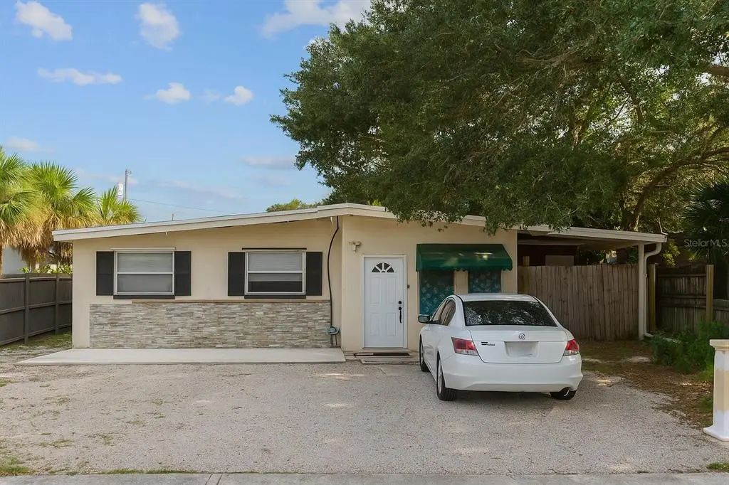 110 Ne Monroe Circle N, ST PETERSBURG