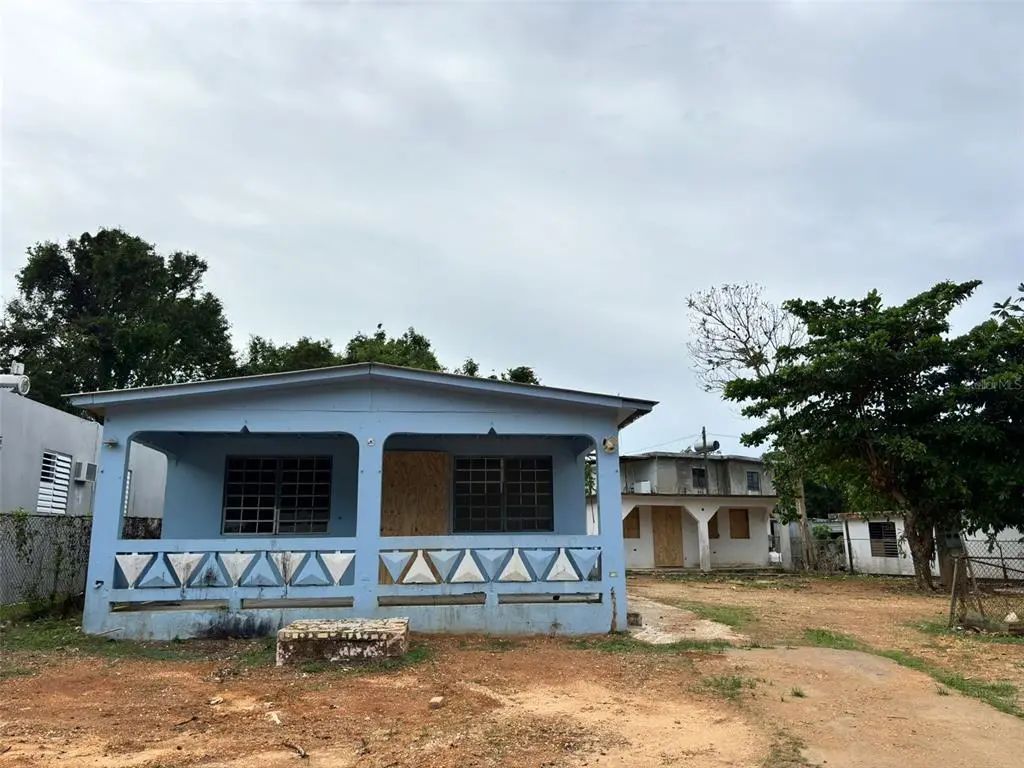 37 Pavo Real, VEGA BAJA