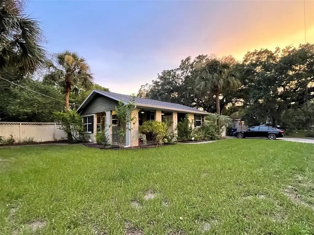 3202 W Villa Rosa Street, TAMPA