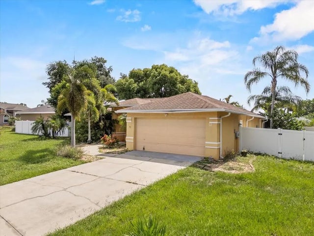 307 Sterling Drive, WINTER HAVEN