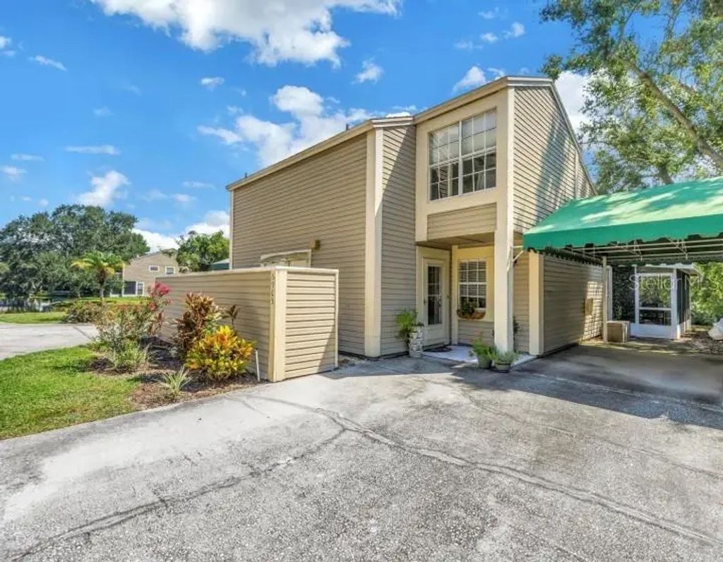 6905 Lake Place Court, TAMPA