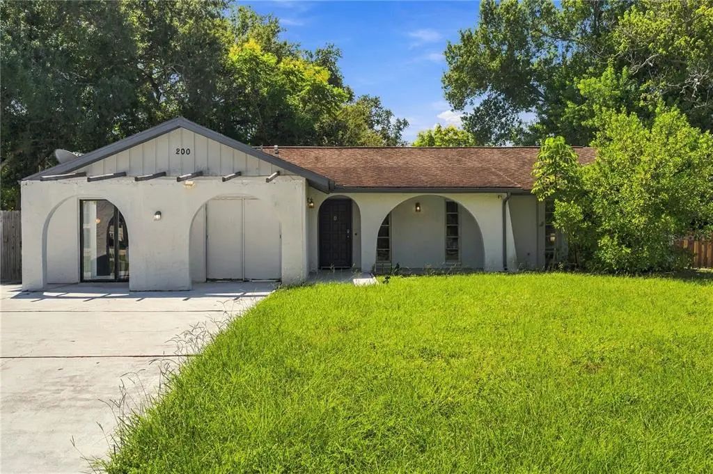 200 Twin Lake Drive, LARGO