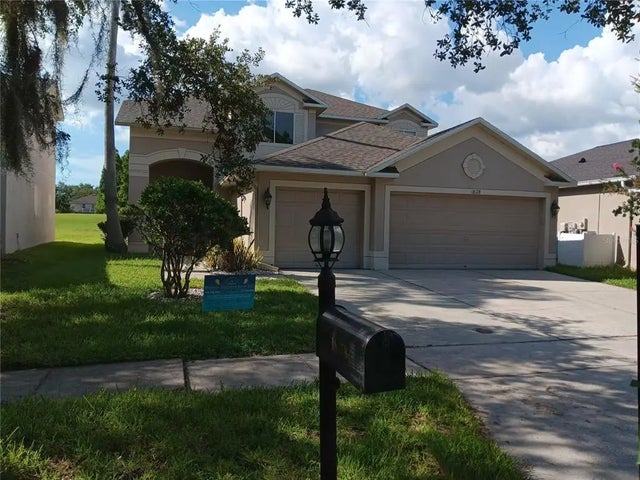 18178 Sandy Pointe Drive, TAMPA