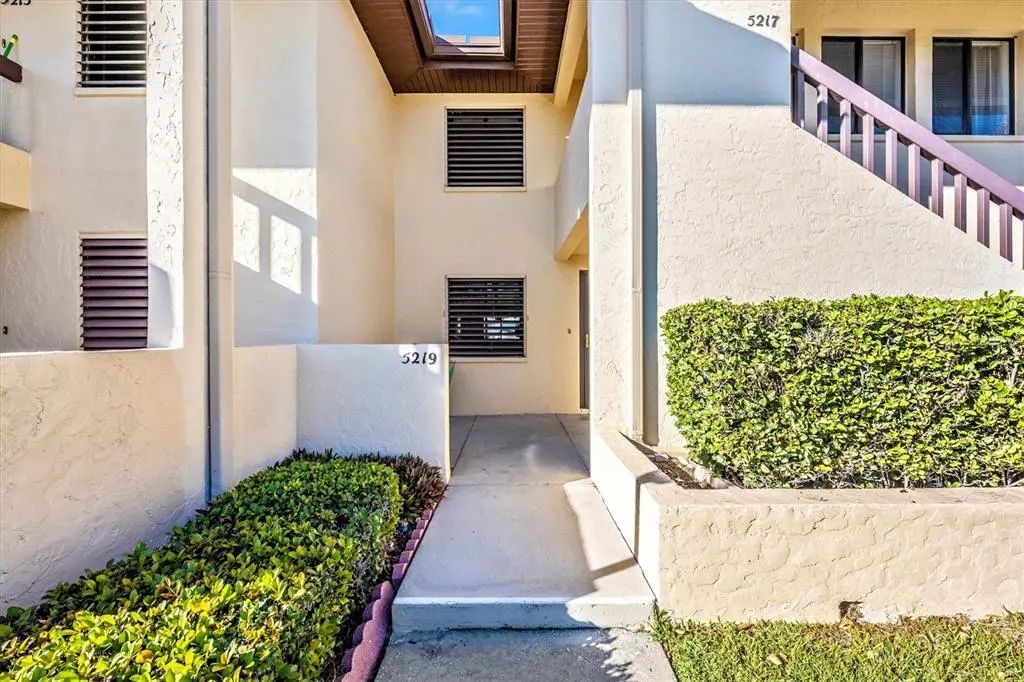 5219 Lake Village Drive 21, SARASOTA