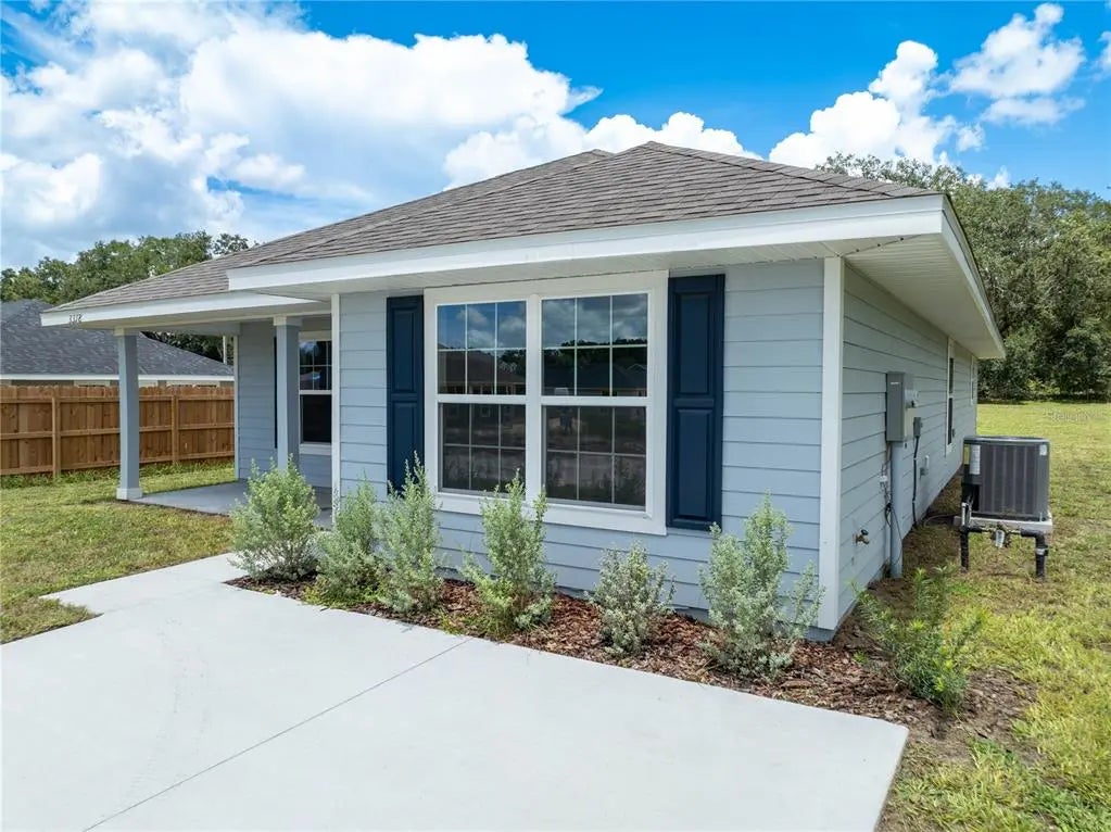 3318 E Iris Lane, BELL