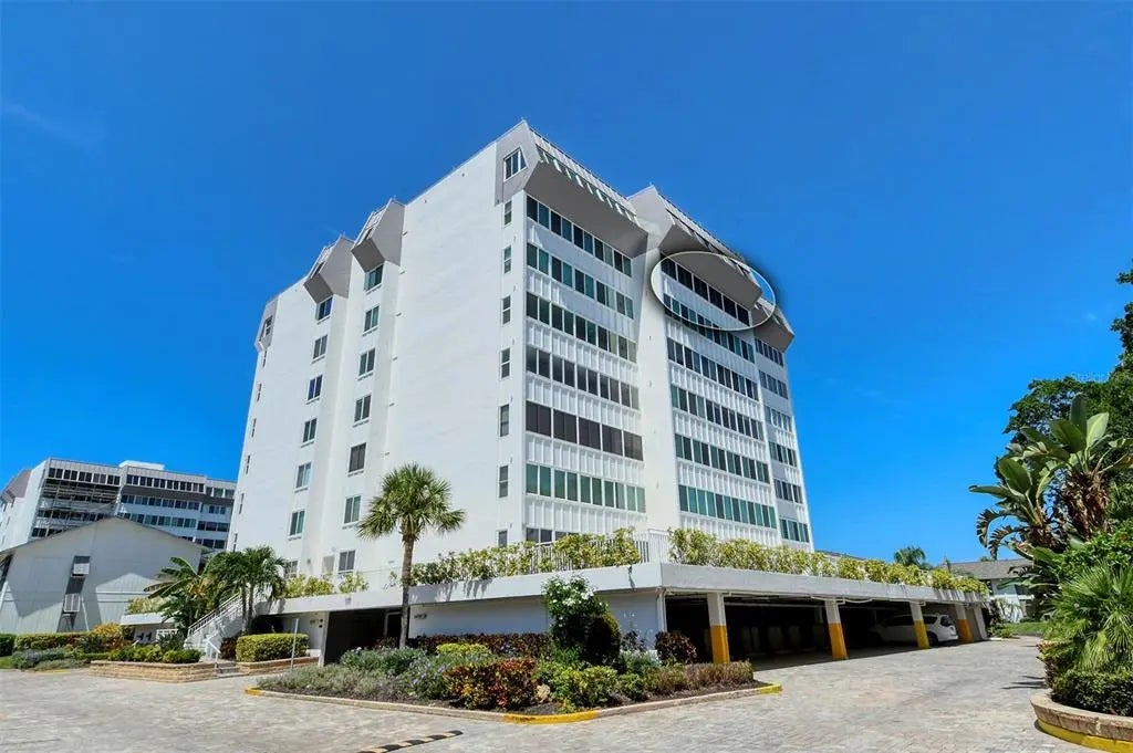 1125 W Peppertree Drive 706