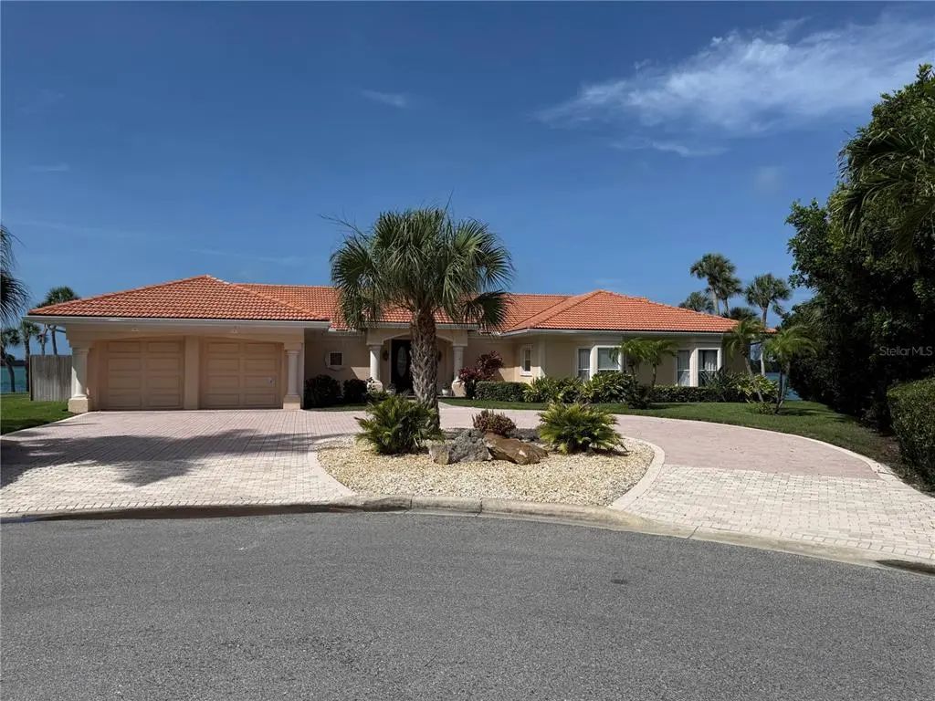 376 W Royal Flamingo Drive, SARASOTA